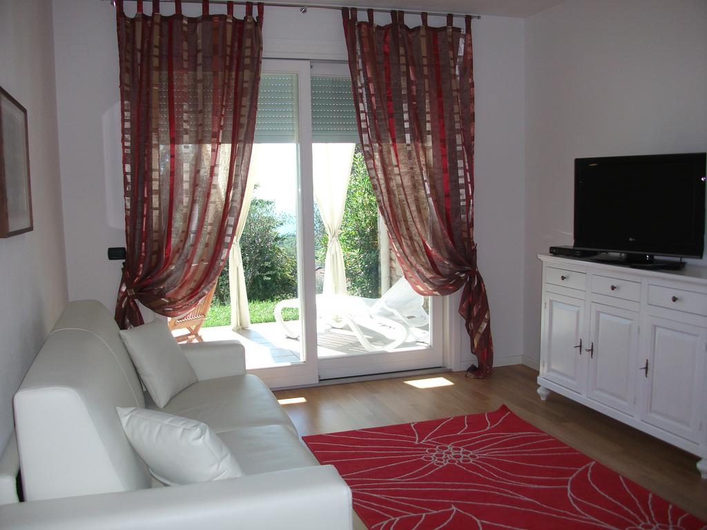 Residence Il Poggio Al Sole Toscolano Maderno Rum bild